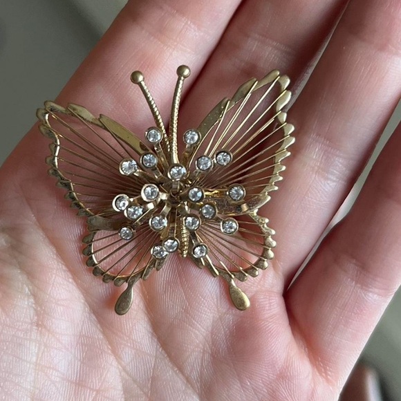 Monet gold plated butterfly pin - Picture 1 of 3